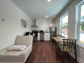 1215 Buncombe Rd in Greenville, SC - Building Photo - Building Photo