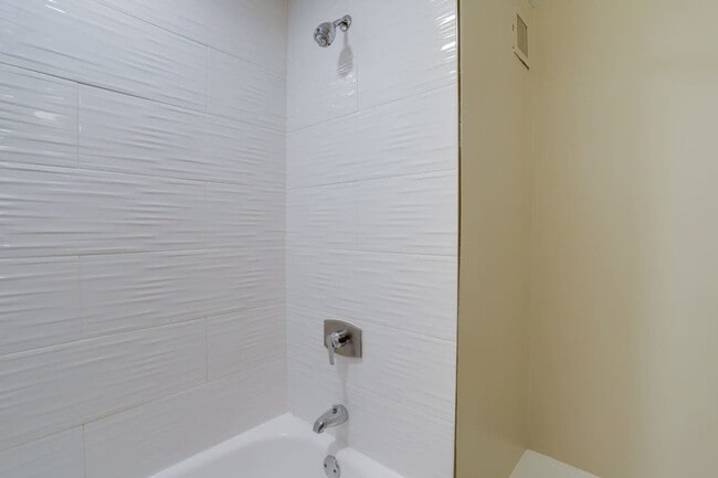1201 S Bell St in Arlington, VA - Building Photo - Building Photo