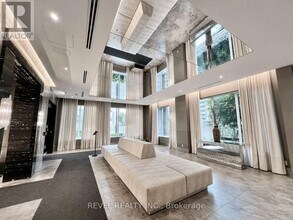 396 Hwy 7 in Richmond Hill, ON - Building Photo - Building Photo