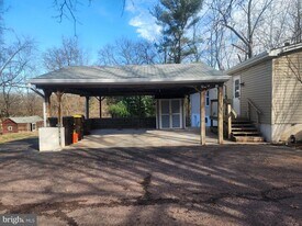 110 Pennapacker Rd in Collegeville, PA - Building Photo