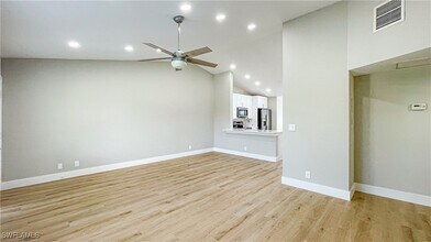 707 Neapolitan Way in Naples, FL - Building Photo - Building Photo