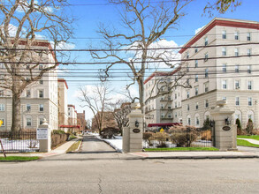 Park Lane in Mount Vernon, NY - Building Photo - Building Photo