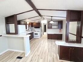 1 Deerwood Park in Centralia, IL - Building Photo