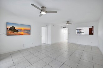 126 S Cypress Rd in Pompano Beach, FL - Foto de edificio - Building Photo