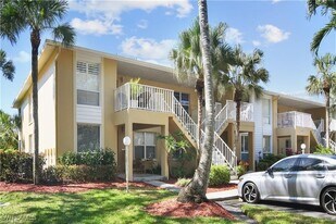 1250 Yesica Ann Cir in Naples, FL - Building Photo