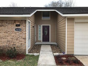 16238 Mill Point Dr in Houston, TX - Building Photo - Building Photo