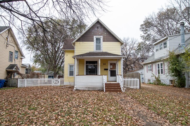 912 9th St N in Fargo, ND - Building Photo - Building Photo