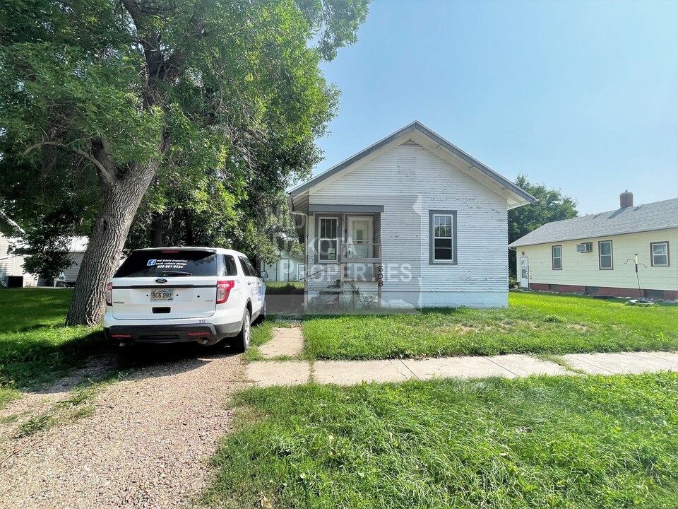 508 E Maple St in Parkston, SD - Foto de edificio