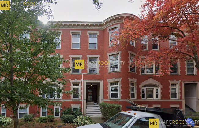 10 Strathmore Rd, Unit #3 in Brookline, MA - Foto de edificio - Building Photo