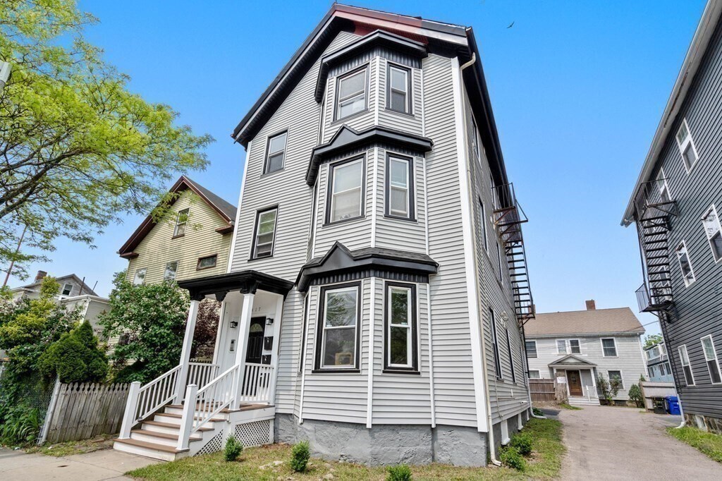3417 Washington St in Boston, MA - Building Photo