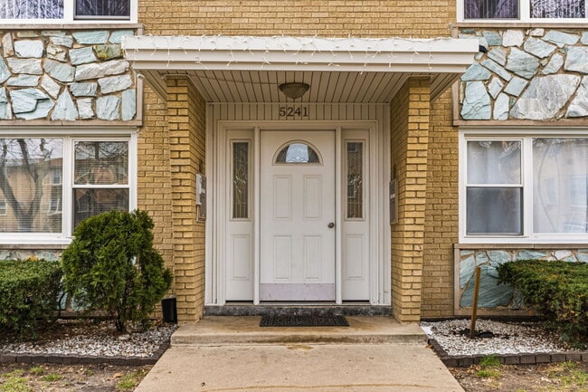 5241 N Reserve Ave in Chicago, IL - Building Photo - Building Photo