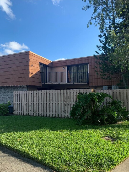 1501 SW 110th Way in Davie, FL - Building Photo