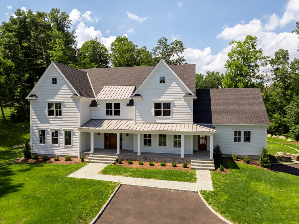 25 Hillcrest Rd in New Canaan, CT - Foto de edificio