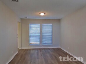 305 Meandering Way in Glenn Heights, TX - Foto de edificio - Building Photo