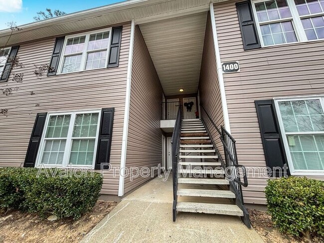 property at 1400 Stonehaven Cir