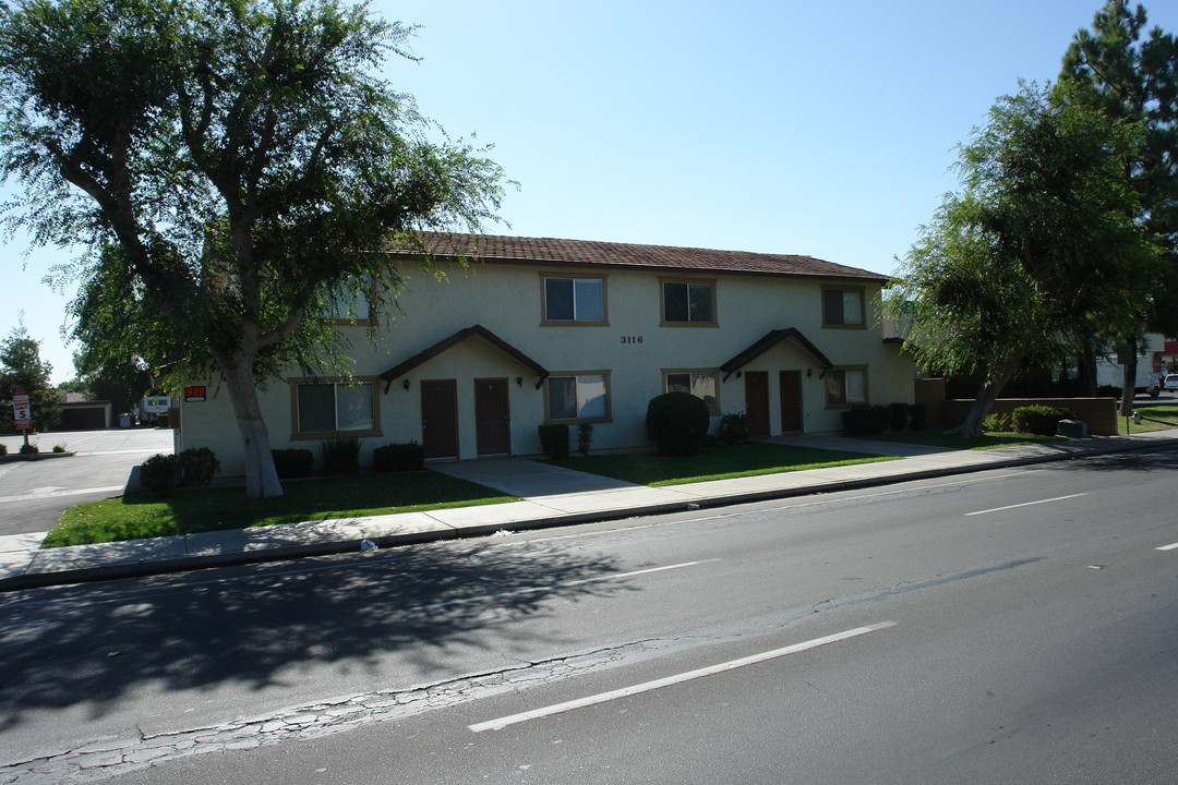 3116 Stine Rd in Bakersfield, CA - Building Photo