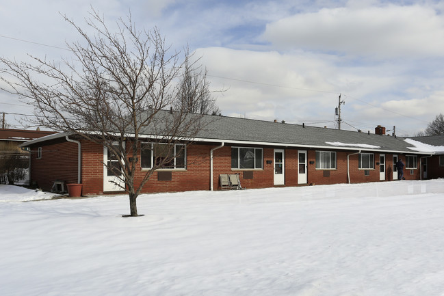 Meadow Lane Apartments in Wickliffe, OH - Building Photo - Building Photo