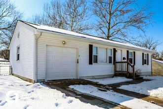 1008 Stafford Dr in Pleasant Hill, MO - Building Photo - Building Photo