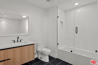 5813 Lexington Ave in Los Angeles, CA - Building Photo - Building Photo