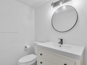 6007 SW 69th St in South Miami, FL - Building Photo - Building Photo