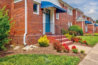 New Port Landing in Portsmouth, VA - Building Photo - Building Photo