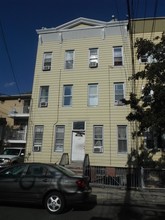 128 St Pauls Ave in Jersey City, NJ - Building Photo - Building Photo