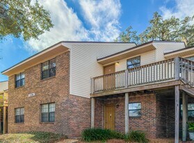 1104 Greentree Ct in Tallahassee, FL - Building Photo