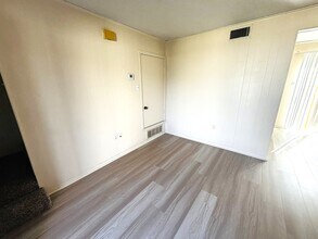 402 S 2nd St, Unit B in Copperas Cove, TX - Foto de edificio - Building Photo