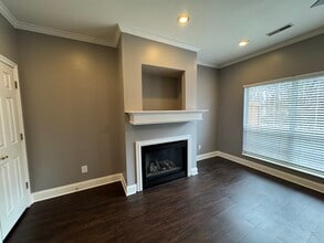 304 Queen Victoria Way in Knoxville, TN - Building Photo - Building Photo