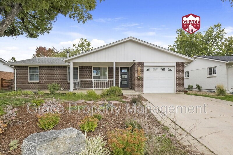 7077 E Wyoming Pl in Denver, CO - Building Photo