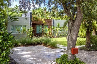 570 NE 52nd Terrace in Miami, FL - Building Photo