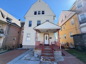 82 Waring Pl in Yonkers, NY - Building Photo