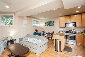 1142 W Morse Ave, Unit #G in Chicago, IL - Foto de edificio - Building Photo