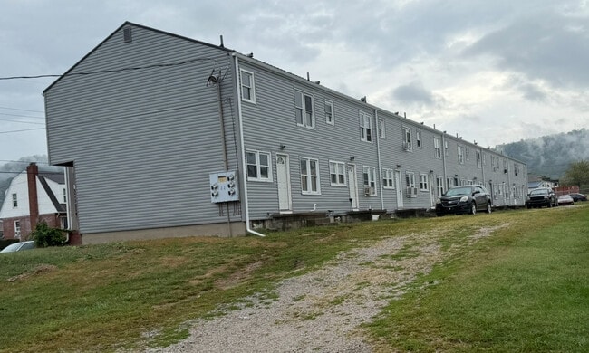 46 Anson St, Unit 4 in New Martinsville, WV - Building Photo - Building Photo