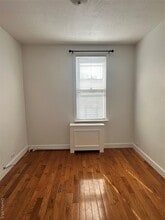 60-34 56th Rd in Queens, NY - Foto de edificio - Building Photo