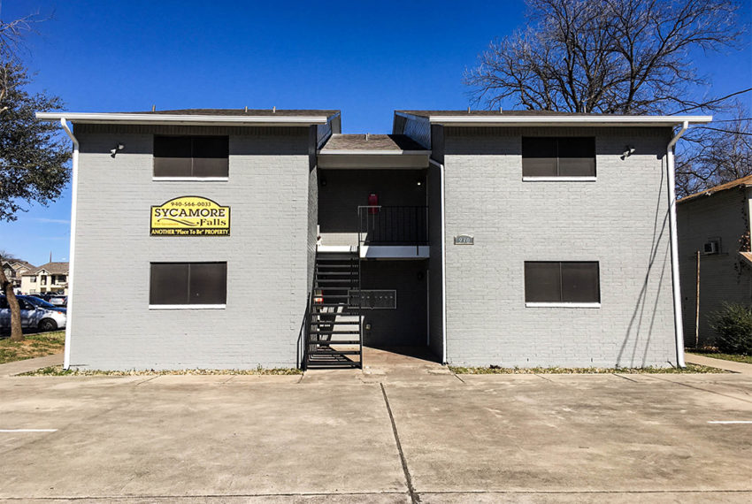 Sycamore Falls in Denton, TX - Building Photo