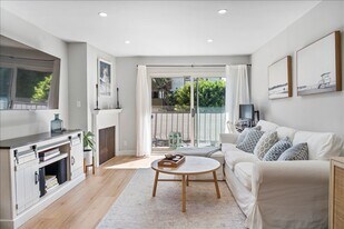 8163 Redlands St, Unit 8163 Redlands # 2 in Playa Del Rey, CA - Building Photo
