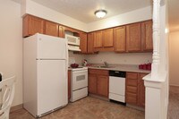 Colonial Manor Apartments photo'