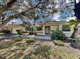 9152 Southern Orchard Rd N in Davie, FL - Building Photo