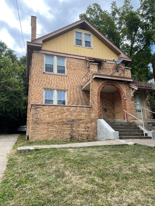 1245 Rutledge Ave-Unit -Floor #1 in Cincinnati, OH - Building Photo