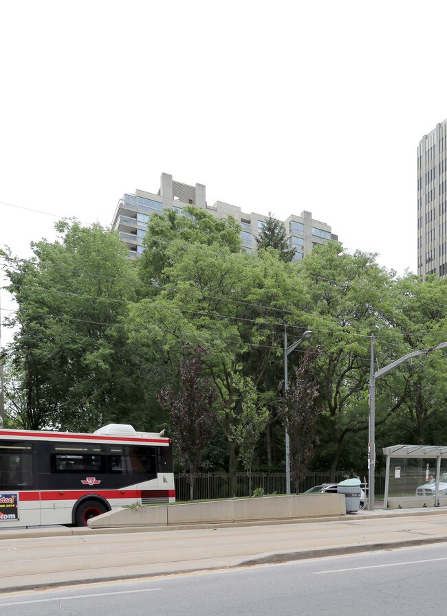 Granite Place II in Toronto, ON - Building Photo - Building Photo