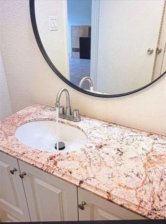 2021 Spenwick Dr in Houston, TX - Building Photo - Building Photo