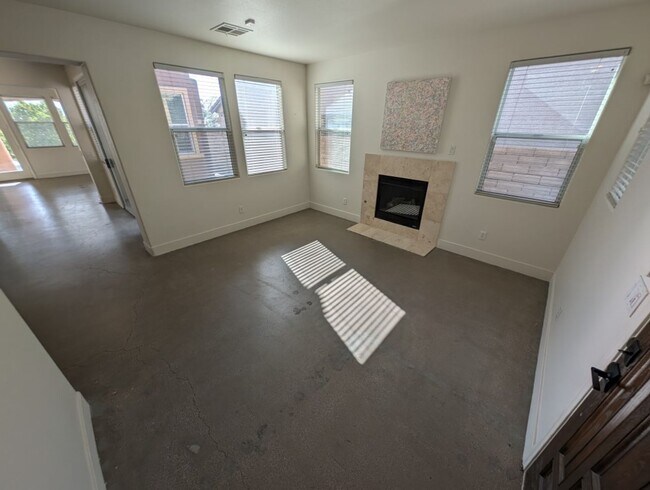 520 Ivy Spring St in Las Vegas, NV - Building Photo - Building Photo