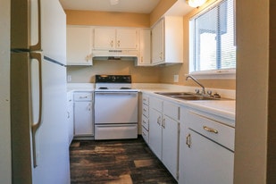 Carriage House Apartments in Englewood, OH - Building Photo