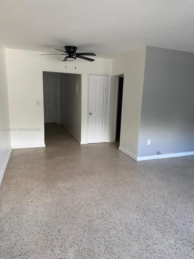 1940 NE 167th St in North Miami Beach, FL - Building Photo - Building Photo