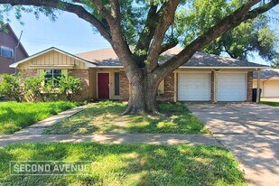 12315 Longbrook Dr in Houston, TX - Building Photo