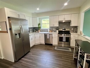 19 Country View Ln in Middle Island, NY - Foto de edificio - Building Photo