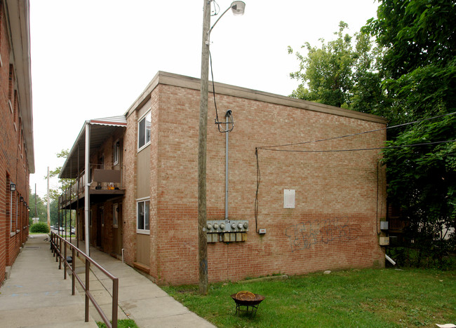 154 E Norwich Ave in Columbus, OH - Foto de edificio - Building Photo