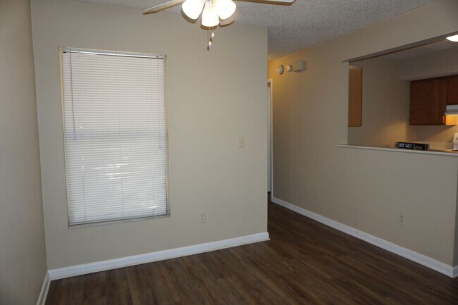 8387 Pineverde Ln in Jacksonville, FL - Foto de edificio - Building Photo