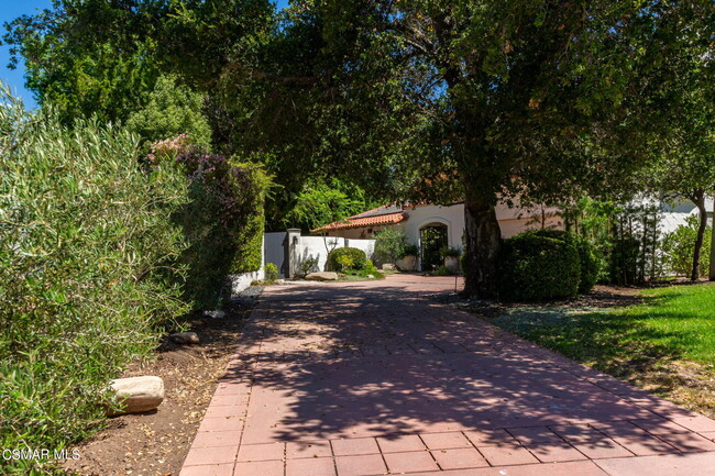 2343 Bayside Ct in Westlake Village, CA - Foto de edificio - Building Photo